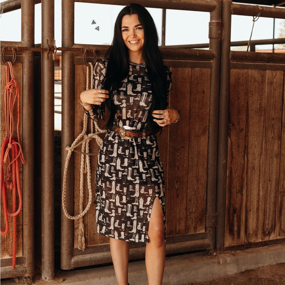 Elegant Black and White Long Sleeve Dress